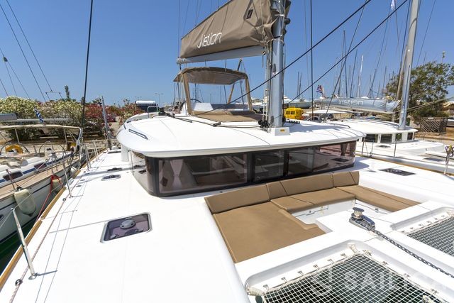 Lagoon 450  Flybridge - Yacht Charter Sailica