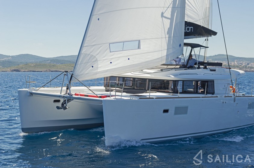 Lagoon 450  Flybridge - Yacht Charter Sailica