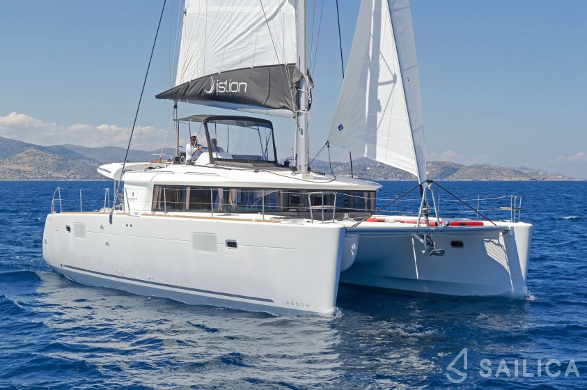 Lagoon 450  Flybridge - Yacht Charter Sailica