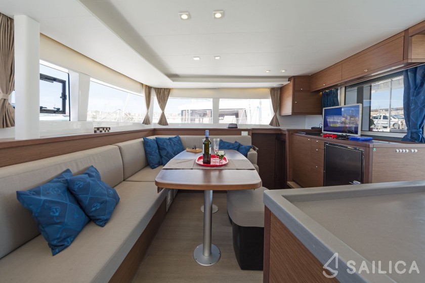Lagoon 450  Flybridge - Yacht Charter Sailica