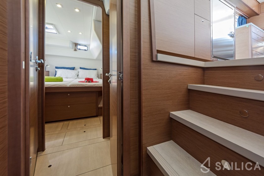 Lagoon 450  Flybridge - Yacht Charter Sailica