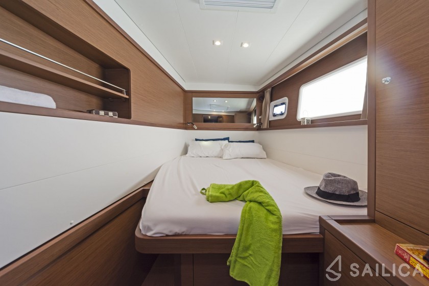 Lagoon 450  Flybridge - Yacht Charter Sailica