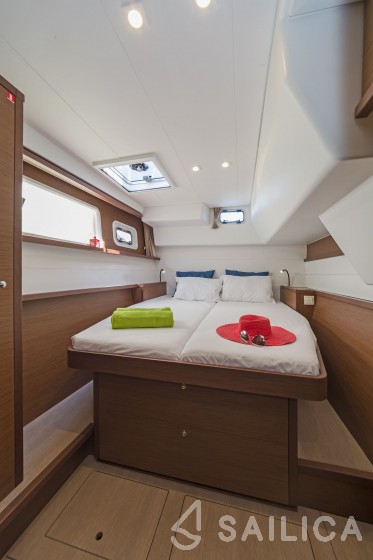 Lagoon 450  Flybridge - Yacht Charter Sailica