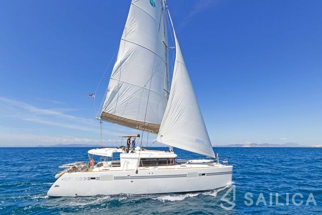 Lagoon 450  Flybridge - Yacht Charter Sailica