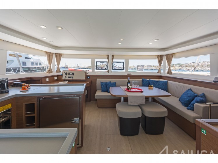 Lagoon 450  Flybridge - Yacht Charter Sailica