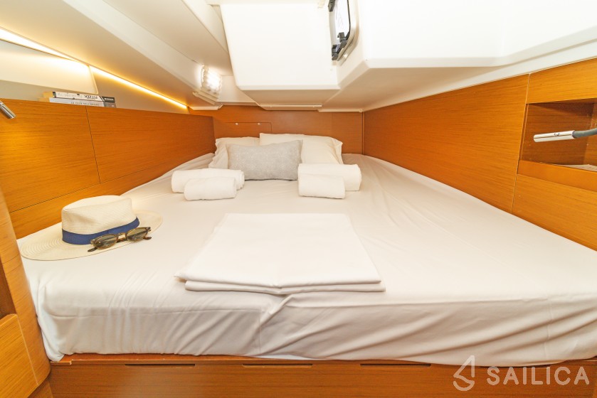 Sun Odyssey 490 - Yacht Charter Sailica