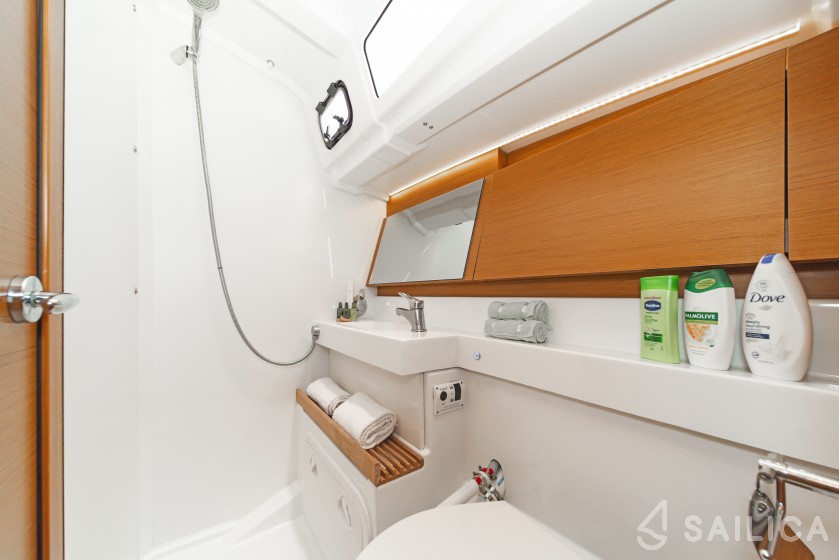 Sun Odyssey 490 - Yacht Charter Sailica