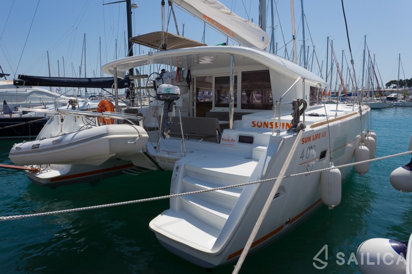 Lagoon 400 S2 - Yacht Charter Sailica