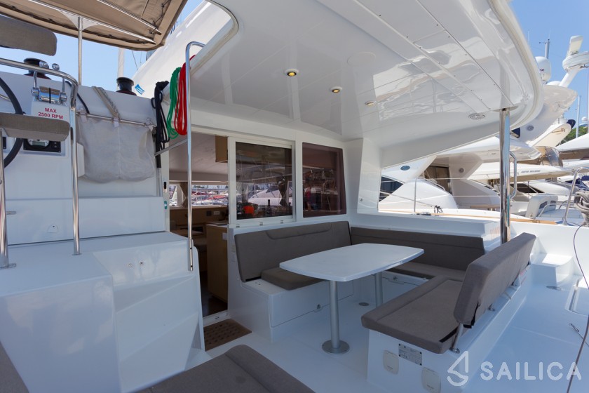 Lagoon 400 S2 - Yacht Charter Sailica