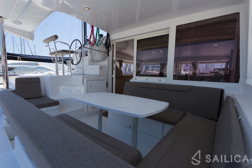 Lagoon 400 S2 - Yacht Charter Sailica