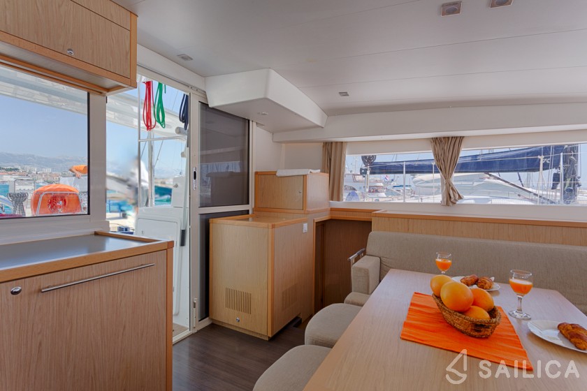 Lagoon 400 S2 - Yacht Charter Sailica