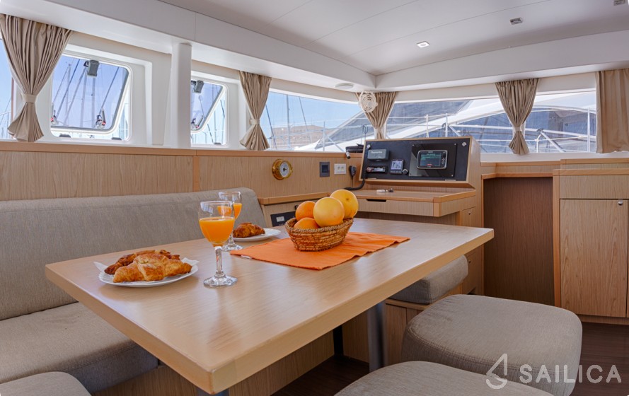 Lagoon 400 S2 - Yacht Charter Sailica