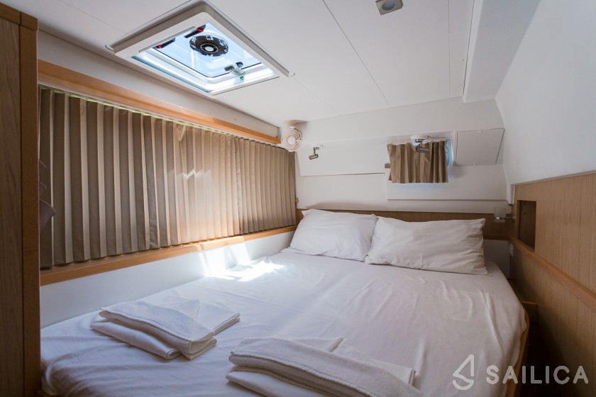 Lagoon 400 S2 - Yacht Charter Sailica