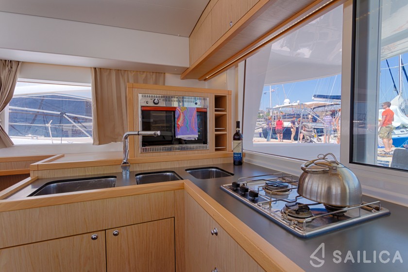 Lagoon 400 S2 - Yacht Charter Sailica