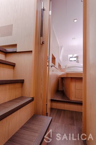 Lagoon 400 S2 - Yacht Charter Sailica