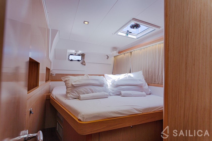 Lagoon 400 S2 - Yacht Charter Sailica