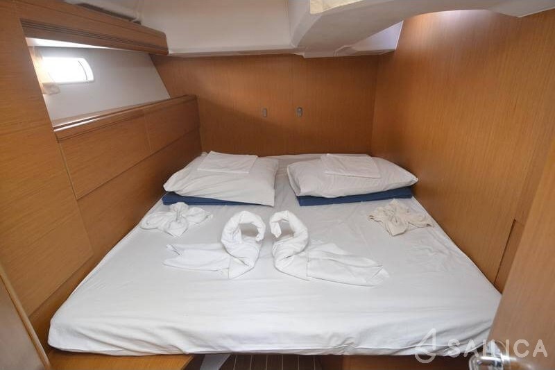 Jeanneau 53 - Yacht Charter Sailica
