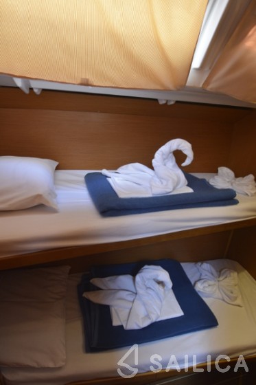 Jeanneau 53 - Yacht Charter Sailica