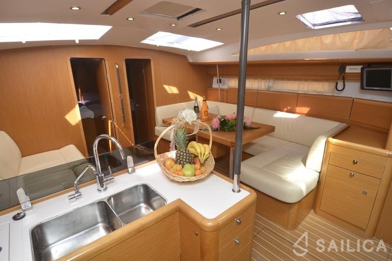 Jeanneau 53 - Yacht Charter Sailica