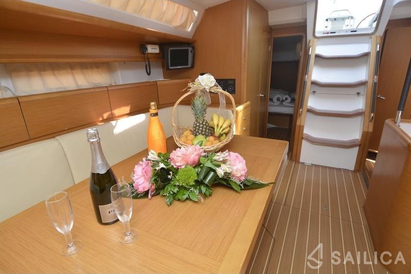 Jeanneau 53 - Yacht Charter Sailica