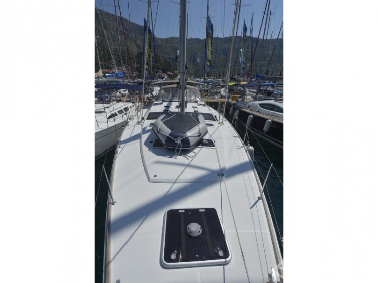 Jeanneau 53 - Yacht Charter Sailica