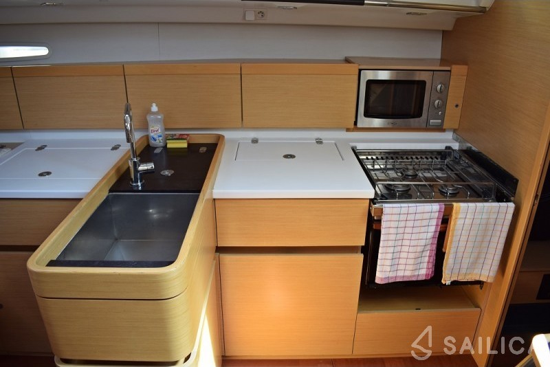 First 45 - Yacht Charter Sailica