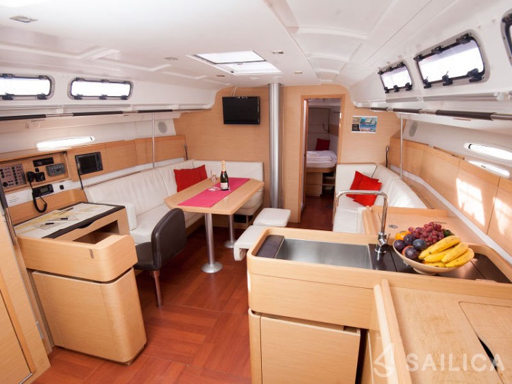First 45 - Yacht Charter Sailica