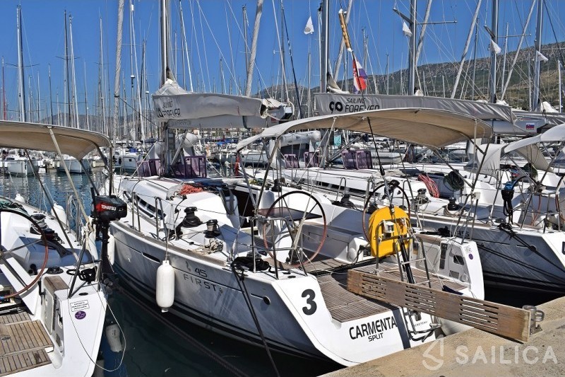 First 45 - Yacht Charter Sailica