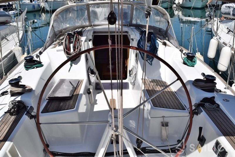 First 35 - Yacht Charter Sailica