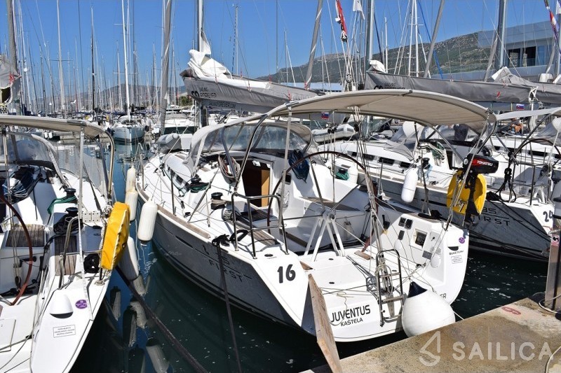 First 35 - Yacht Charter Sailica