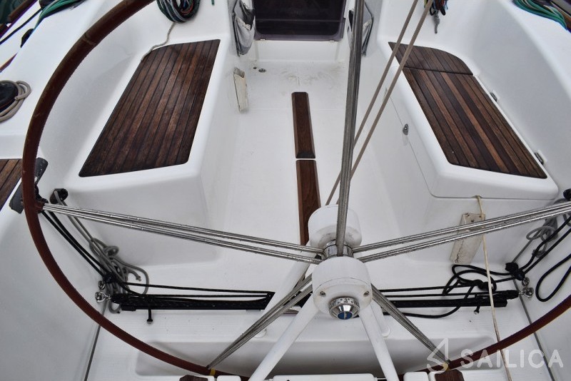 First 35 - Yacht Charter Sailica