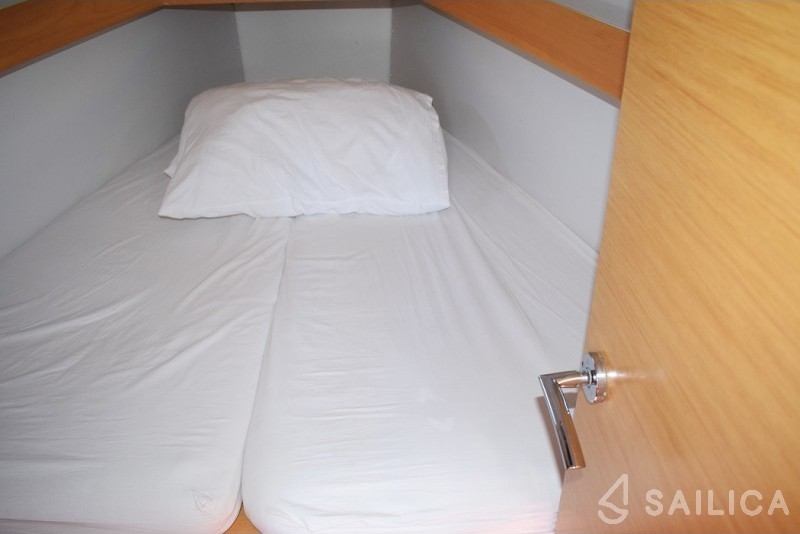 First 35 - Yacht Charter Sailica