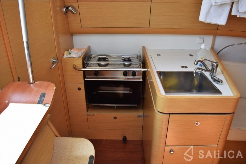 First 35 - Yacht Charter Sailica