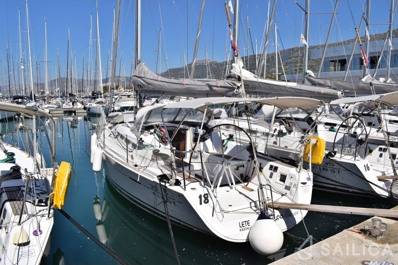 First 35 - Yacht Charter Sailica