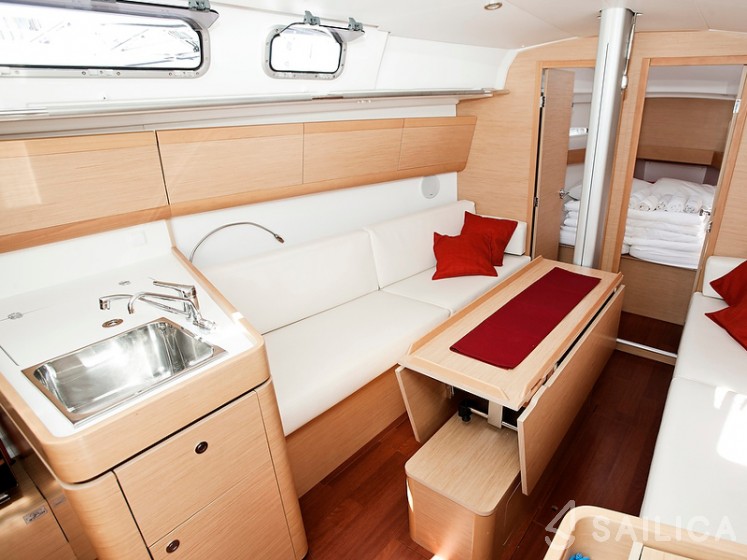 First 35 - Yacht Charter Sailica