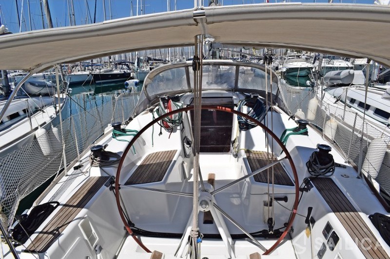 First 35 - Yacht Charter Sailica