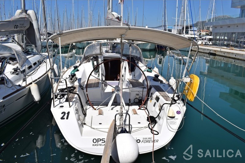 First 35 - Yacht Charter Sailica