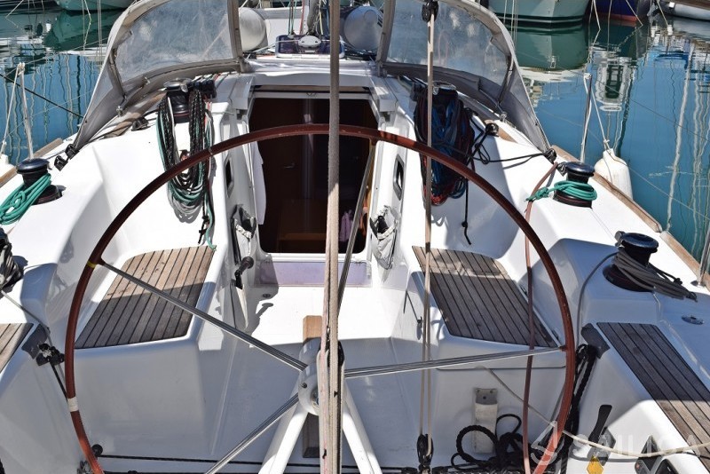 First 35 - Yacht Charter Sailica