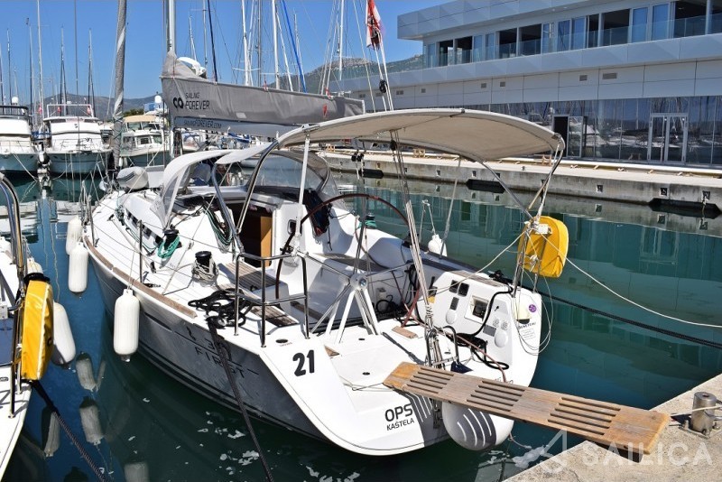 First 35 - Yacht Charter Sailica