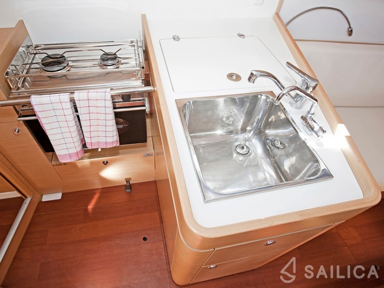 First 35 - Yacht Charter Sailica