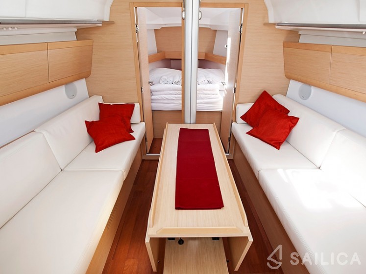 First 35 - Yacht Charter Sailica
