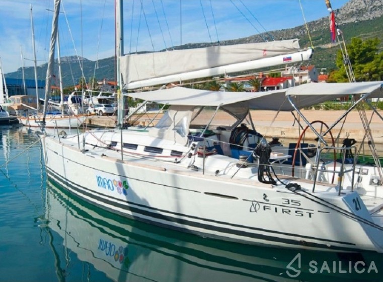 First 35 - Yacht Charter Sailica