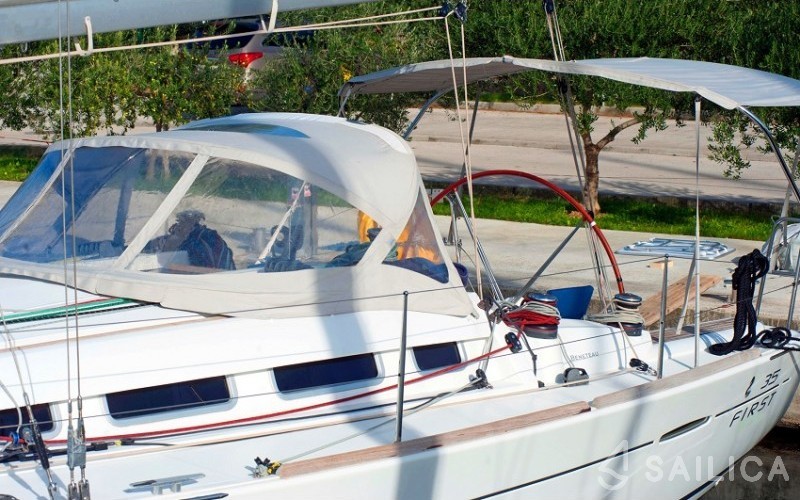First 35 - Yacht Charter Sailica
