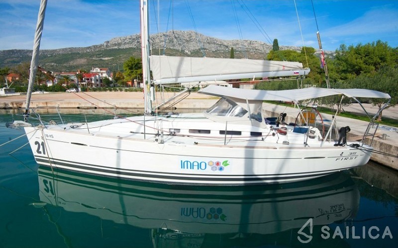 First 35 - Yacht Charter Sailica