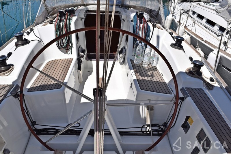 First 35 - Yacht Charter Sailica