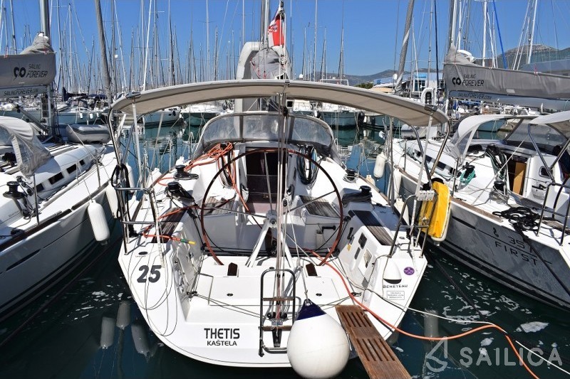 First 35 - Yacht Charter Sailica