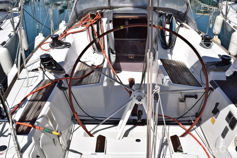First 35 - Yacht Charter Sailica