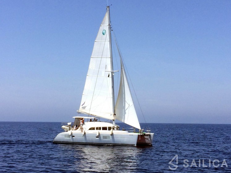 Lagoon 380 - Yacht Charter Sailica