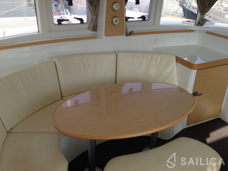 Lagoon 380 - Yacht Charter Sailica