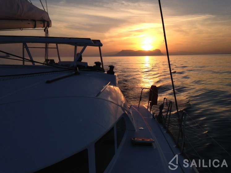 Lagoon 380 - Yacht Charter Sailica